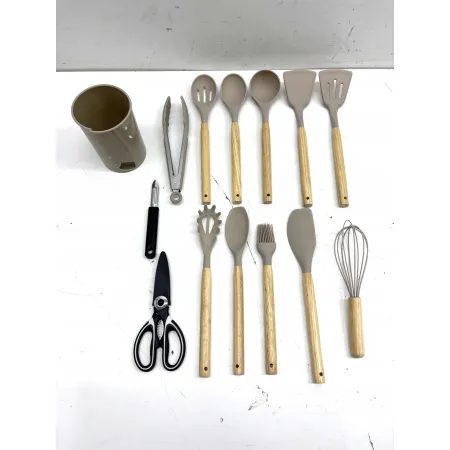 Silikonowe przybory kuchenne z drewnianymi rączkami BASVII OPIS