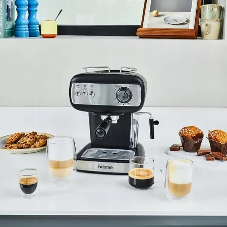 Kolbowy ekspres ciśnieniowy Tristar CM-2276 850 W czarny