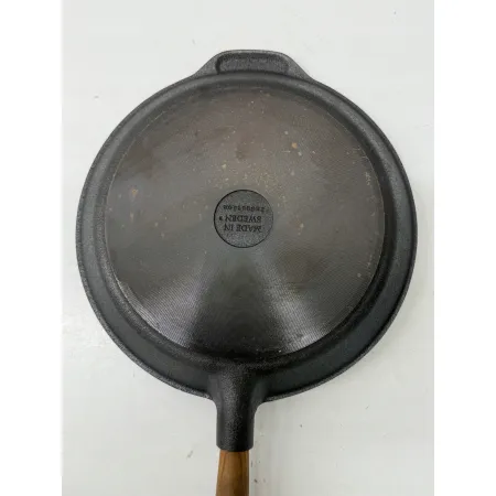 Patelnia żeliwna tradycyjna Skeppshult Walnut 24 cm